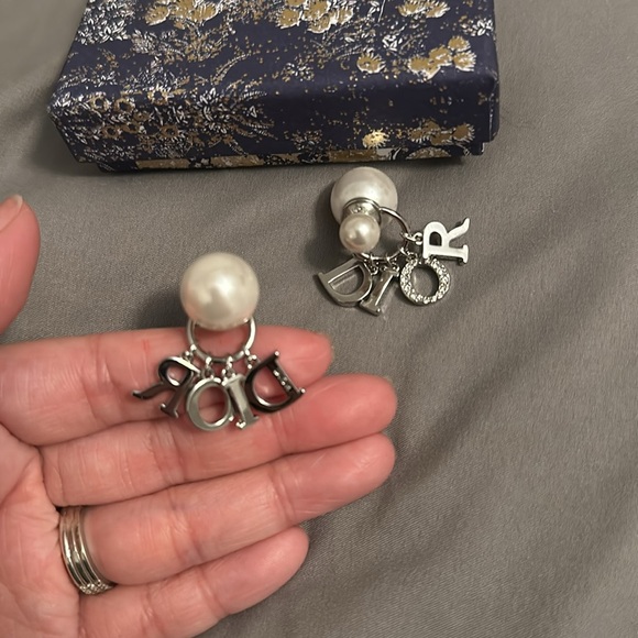 Cute Stud Dior Dangling Earrings - Picture 4 of 6